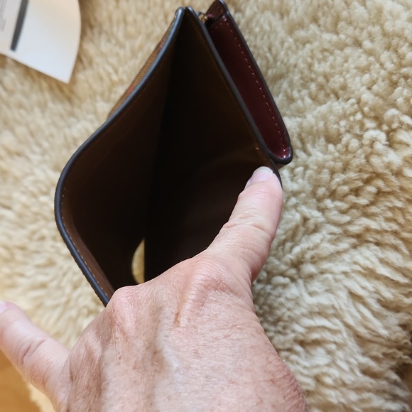 Gorgeous NWOT Coach Signature Wildflower Bi-fold Snap Front Wallet 🩷🌼 - Picture 9 of 16